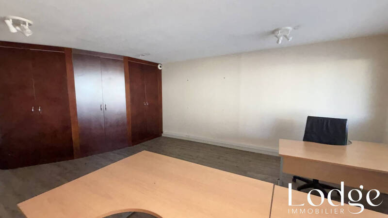 Location local 140 m² à Aix-en-Provence 13090 2 550 €