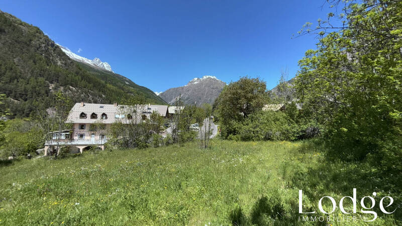 Vente terrain 697 m² à Pelvoux 05340