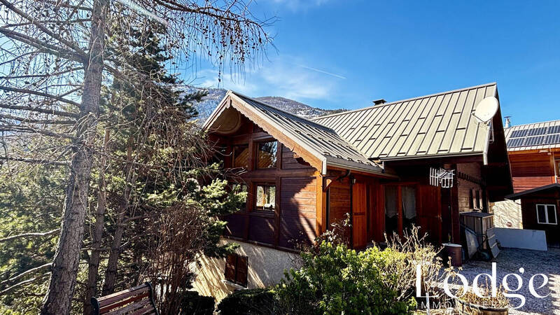 Vente maison 6 pièces 140 m² à Les Vigneaux 05120