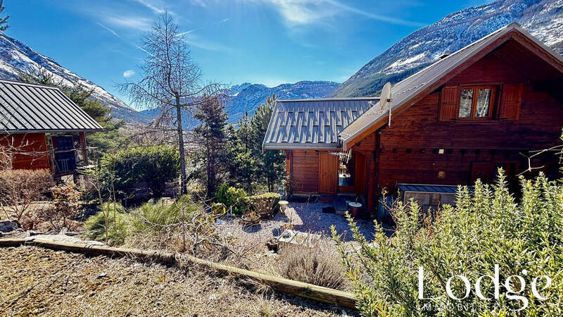 Vente maison 6 pièces 140 m² à Les Vigneaux 05120