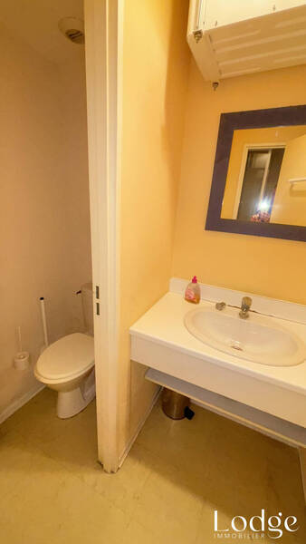 Location local 140 m² à Aix-en-Provence 13090 2 550 €