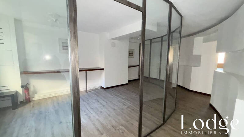 Location local 140 m² à Aix-en-Provence 13090 2 550 €