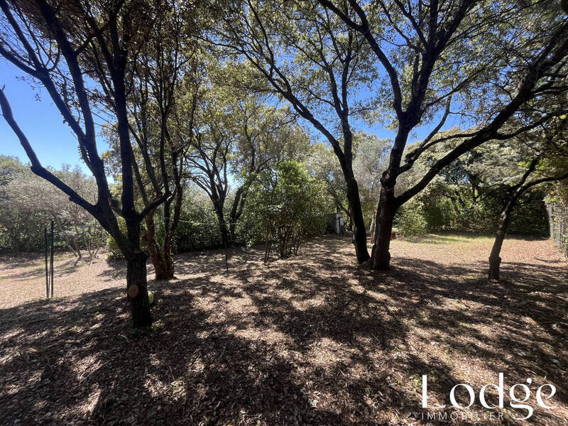Vente terrain 1740 m² à Pourrières 83910