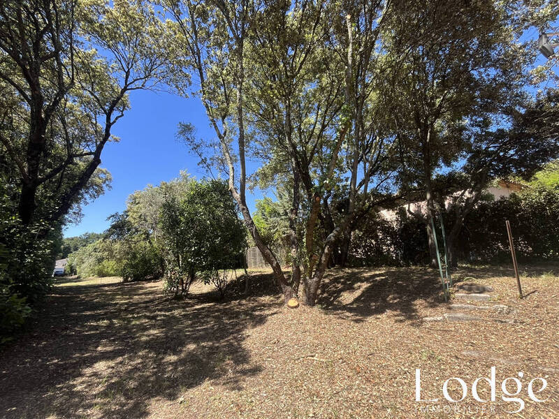 Vente terrain 1740 m² à Pourrières 83910