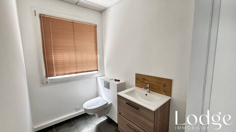 Location local 3 pièces 45 m² à Briançon 05100 667 €