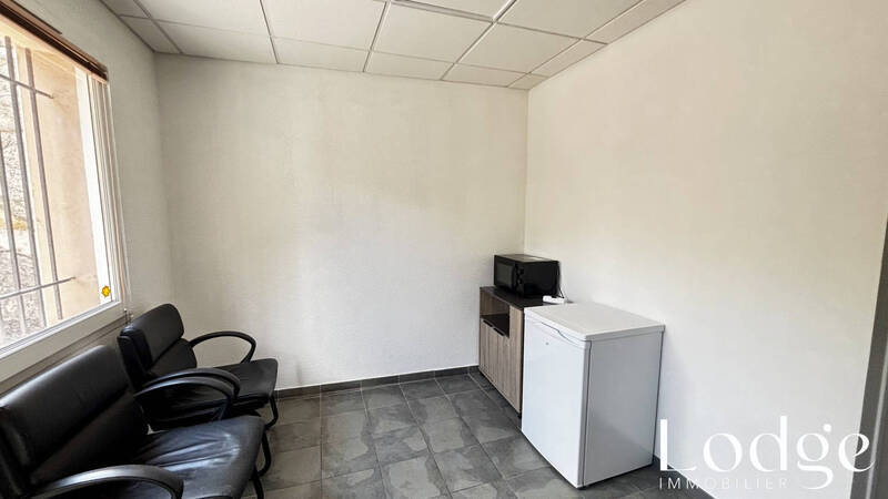 Location local 3 pièces 45 m² à Briançon 05100 667 €