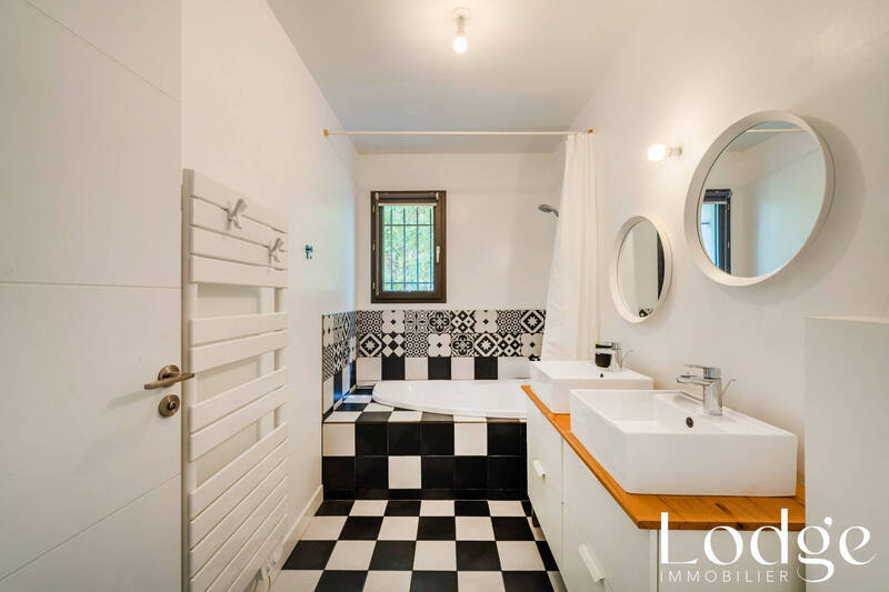 Bien vendu maison 6 pièces 136 m² à Aix-en-Provence 13100