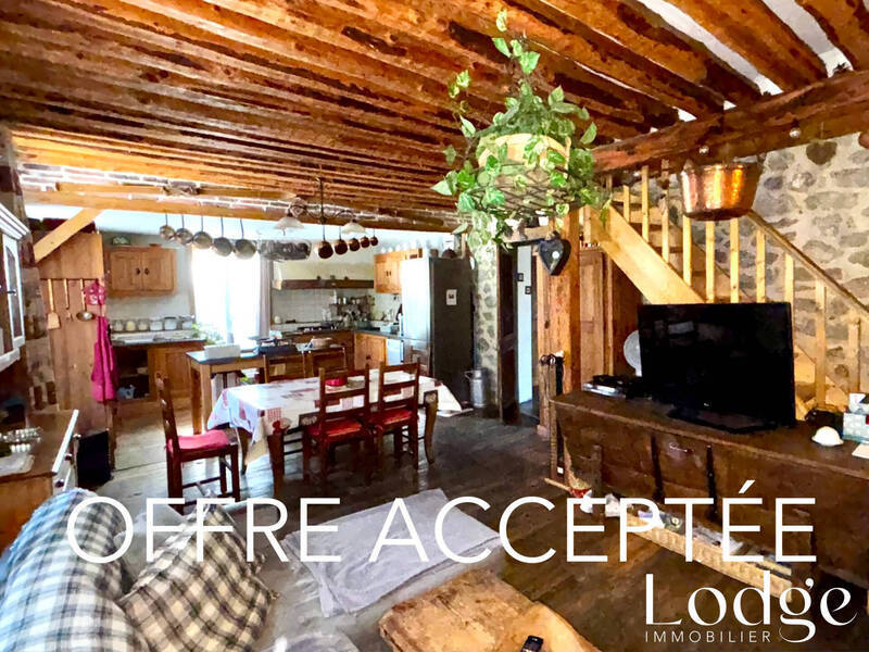 Vente appartement 3 pièces 82 m² à Saint-Martin-de-Queyrières 05120