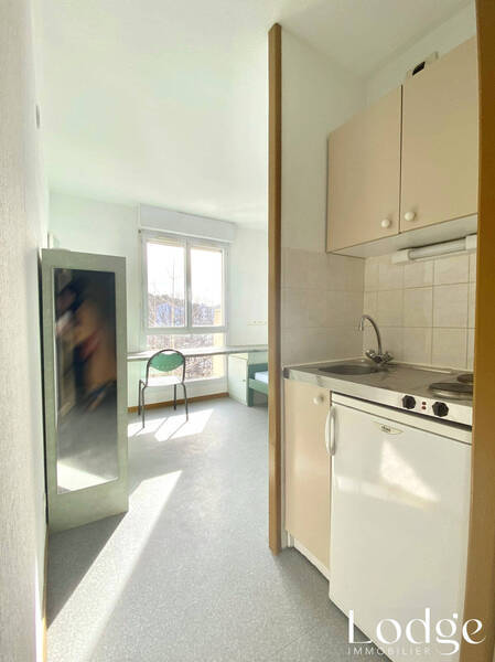 Location appartement 1 pièce 15.4 m² à Aix-en-Provence 13090 - 528 €