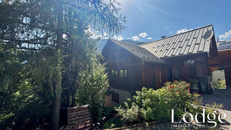 Vente maison 6 pièces 140 m² à Les Vigneaux 05120