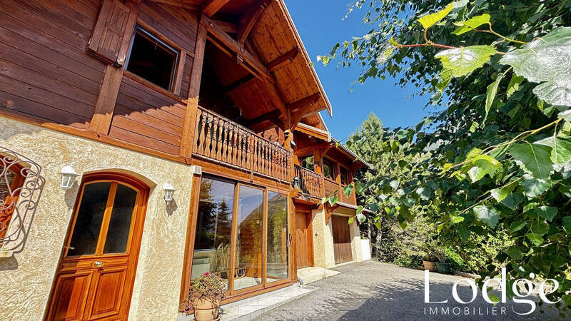 Vente maison 6 pièces 140 m² à Les Vigneaux 05120