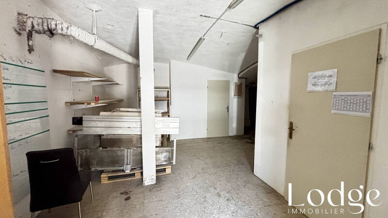 Vente local 75 m² à Briançon 05100 99 000 €