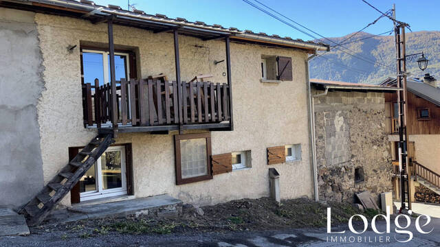 Vendu Maison 5 pièces 105 m² Saint-Martin-de-Queyrières 05120