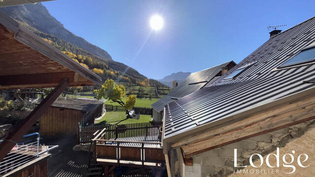 Vendu Maison 5 pièces 105 m² Saint-Martin-de-Queyrières 05120