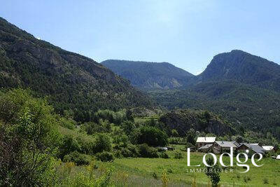 Vendu Terrain 2100 m² La Roche-de-Rame 05310