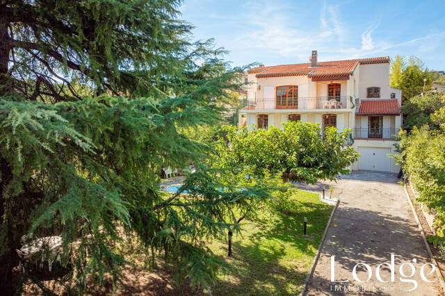 Vente Maison 8 pièces 229.3 m² Aix-en-Provence 13100