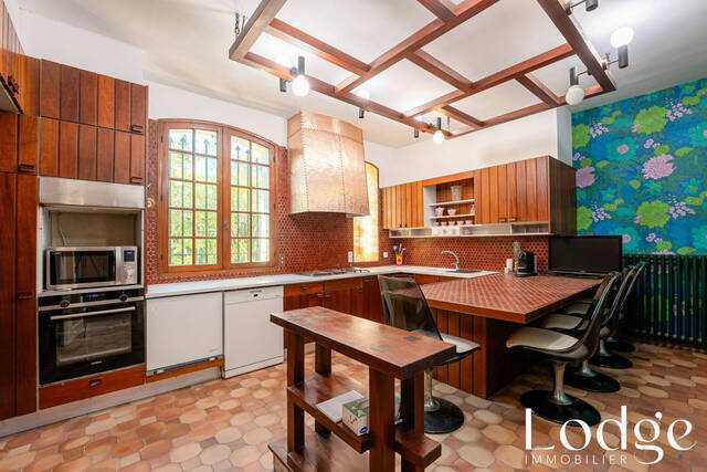 Vente Maison 8 pièces 229.3 m² Aix-en-Provence 13100