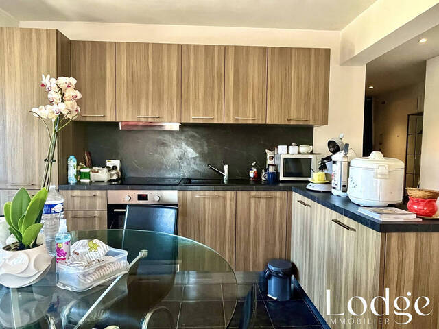 Vendu Appartement 3 pièces 65 m² Aix-en-Provence 13100