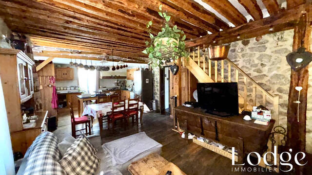 Vente Appartement 3 pièces 82 m² Saint-Martin-de-Queyrières 05120