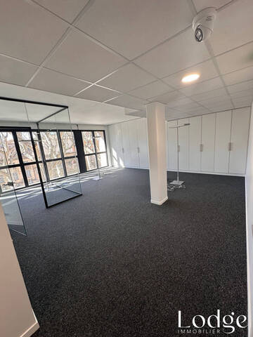 Location Local 59 m² Aix-en-Provence 13100