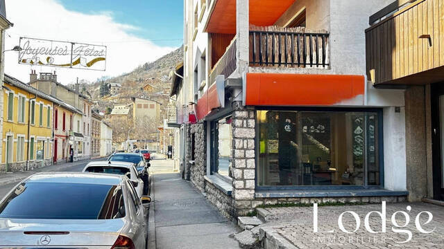 Vente Local 61 m² Briançon 05100