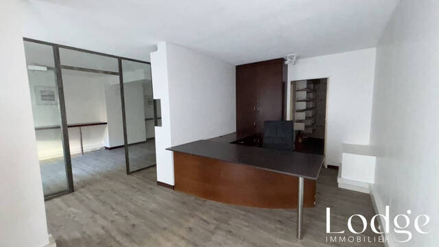 Location Local 140 m² Aix-en-Provence 13090