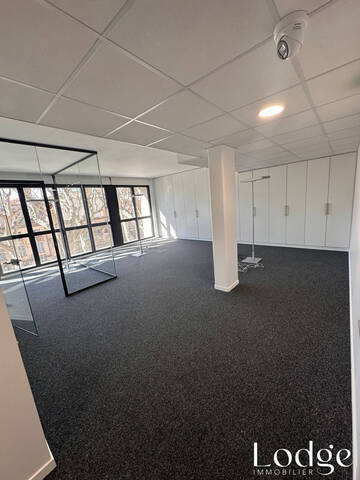 Location Local 59 m² Aix-en-Provence 13100