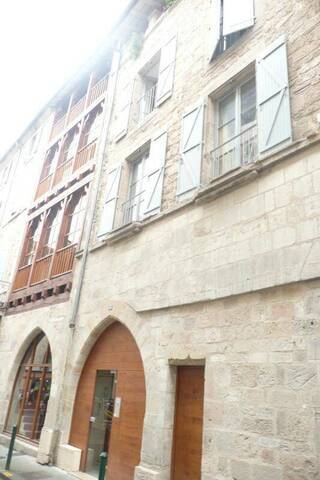 Location appartement t2 1 pièce 28 m² à Figeac (46100)