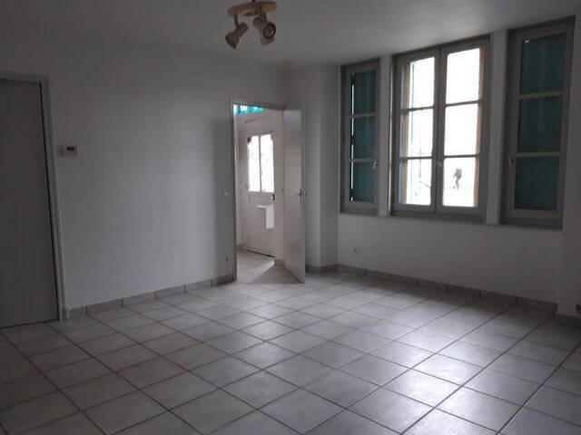 Location appartement studio 1 pièce 28 m² à Figeac (46100) Centre Ancien